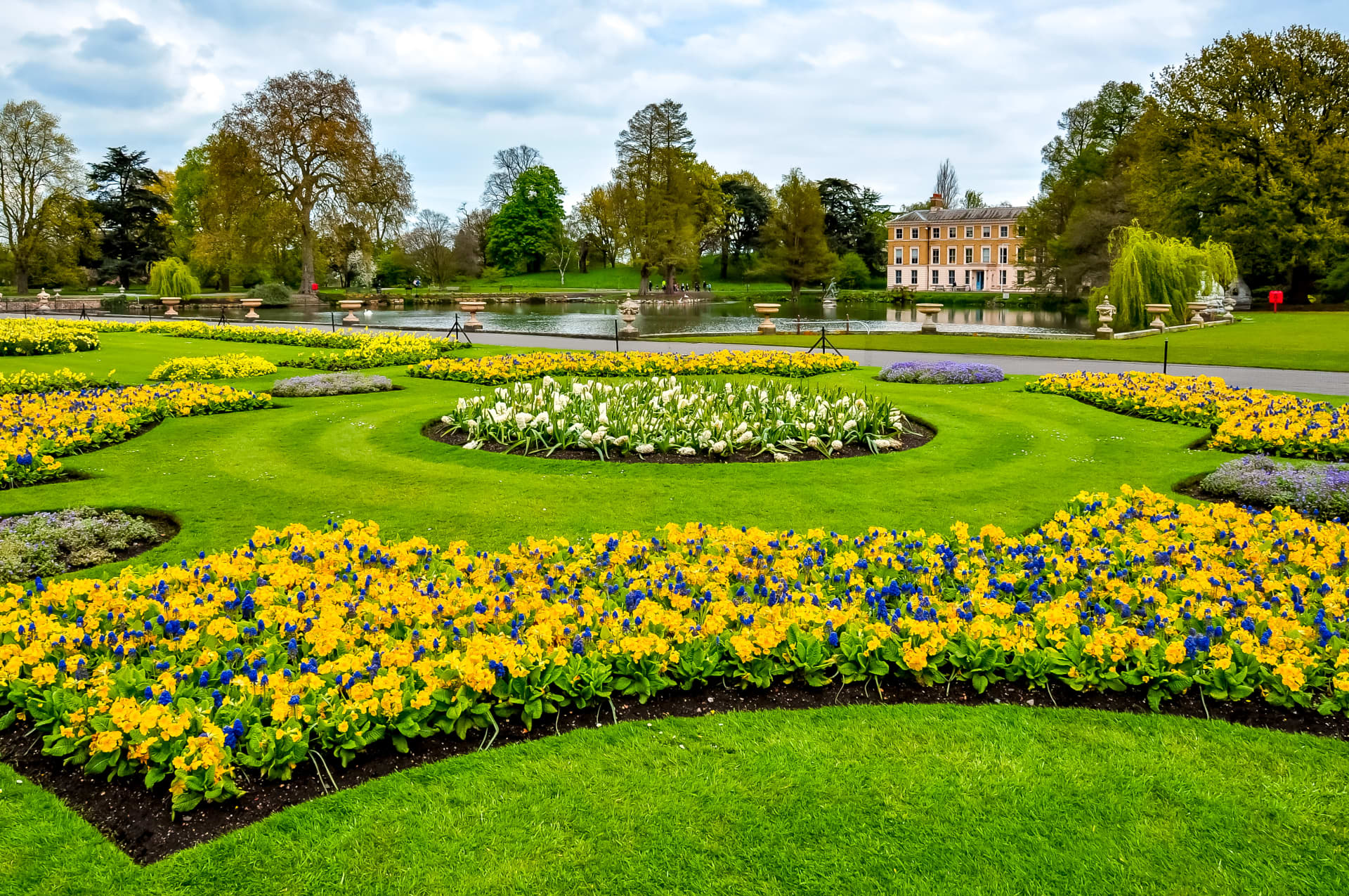 Top 10 romantic things to do in London