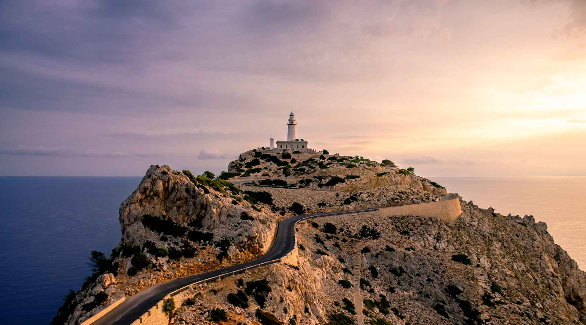 Last minute cycling holidays deals