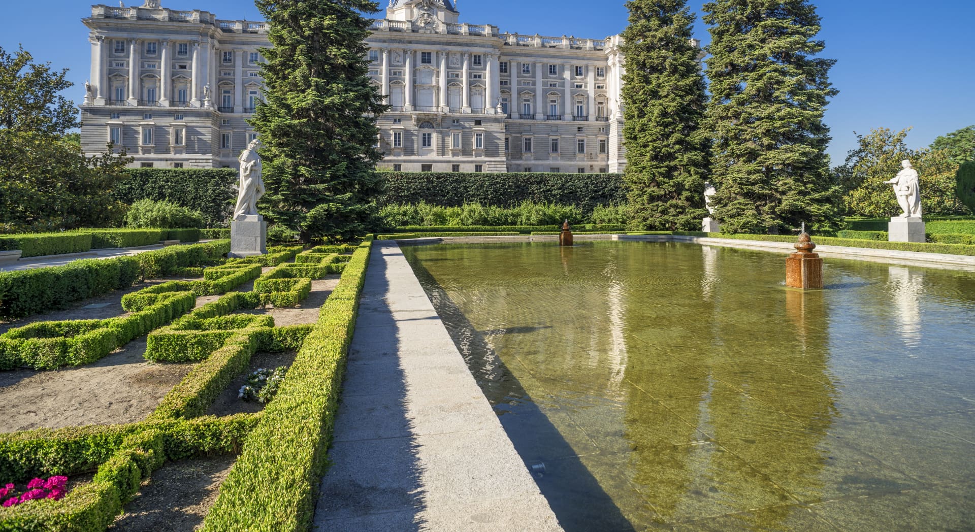 бангкок. парк лазенки в варшаве. комплекс королевского дворца камбоджа. лазенки королевские варшава. главная достопримечательность пхеньяна - кымсусанский дворец солнца.