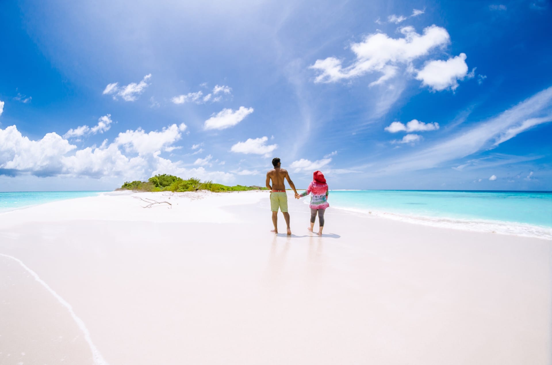 Sabes de donde proviene la arena blanca de las playas tropicales?