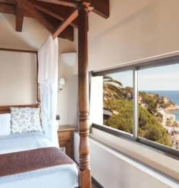 Hotel Roger de Flor by Seleqtta