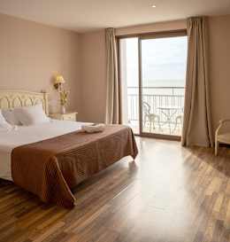 Hotel Roger de Flor by Seleqtta