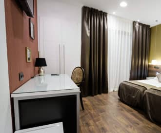 Hotel Moderno Bcn