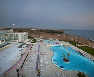 King Evelthon Beach Hotel & Resort