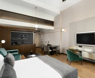 Emerald Hotel & Suites