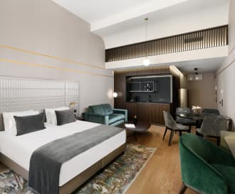 Emerald Hotel & Suites