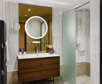 Emerald Hotel & Suites