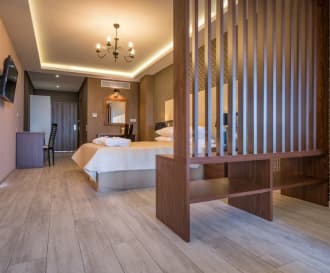 Elegance Luxury Executive Suites - Adults Only