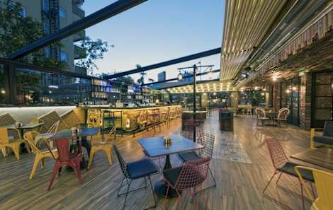 

Voswos Garage Coffee & Hotel