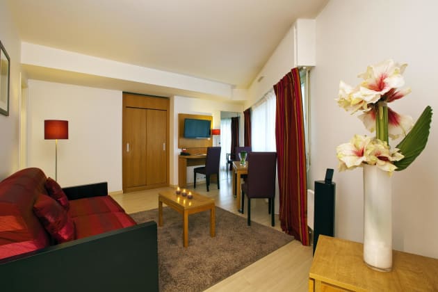 Appart Hotel Residhome Courbevoie La Defense Courbevoie A Partir De 95 Lastminute Com