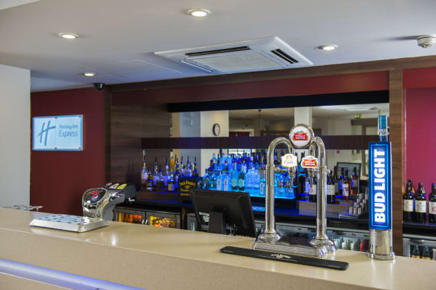 Holiday+inn+express+east+midlands+airport+pegasus+business+park www.lastminute.com