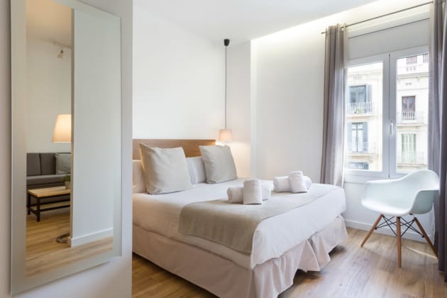  Amister Apartments Barcelona Review with Simple Decor