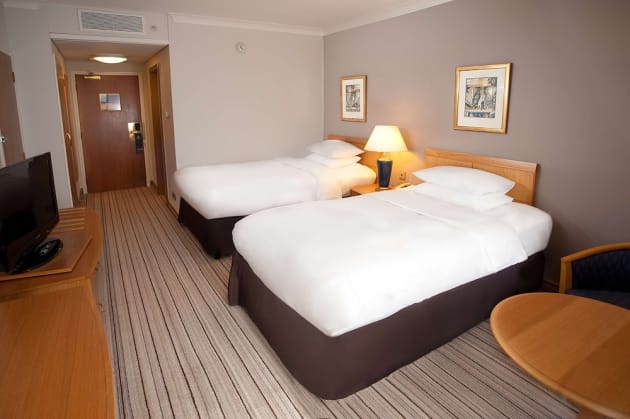 hilton london gatwick airport to london city center