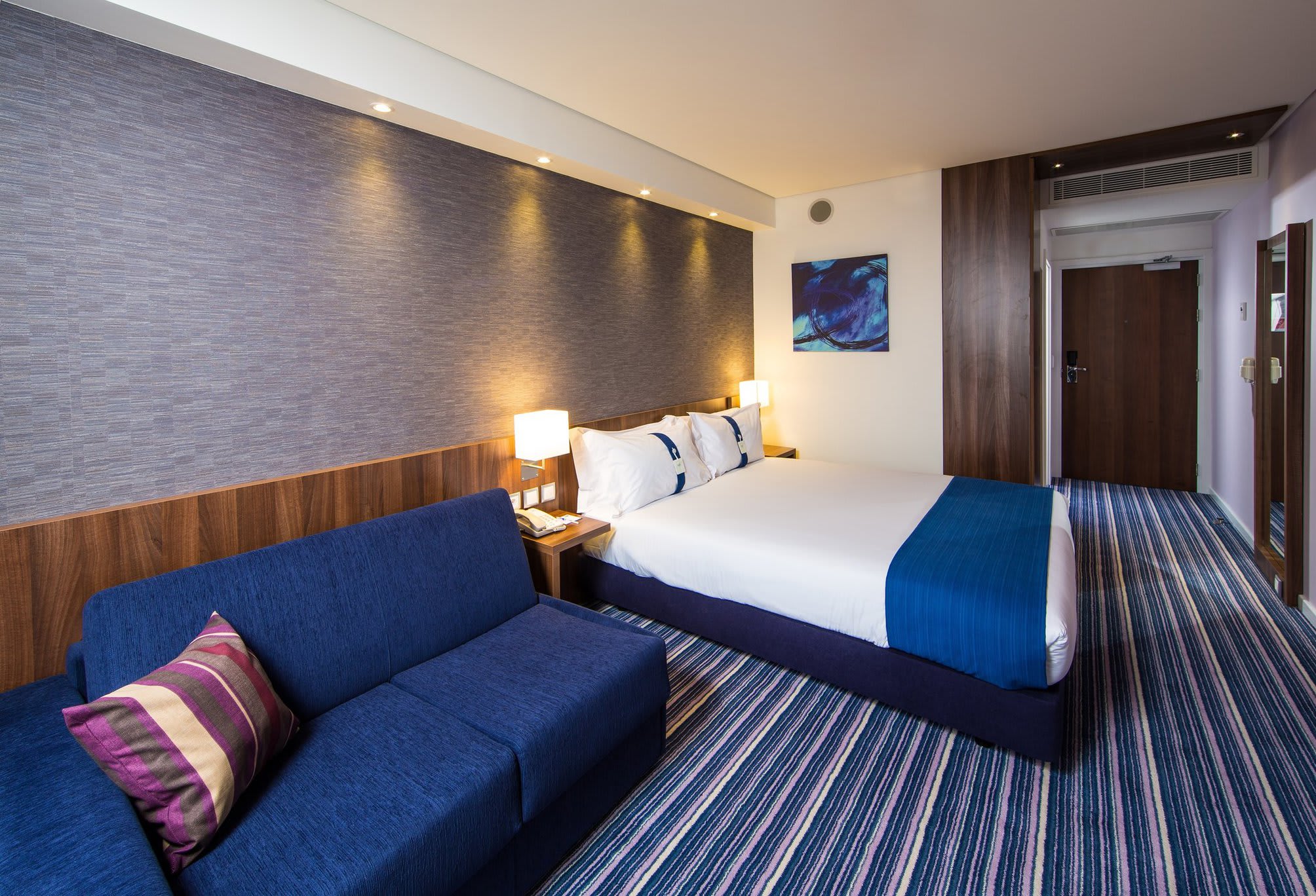 Holiday Inn Express LISBON - ALFRAGIDE by IHG 2