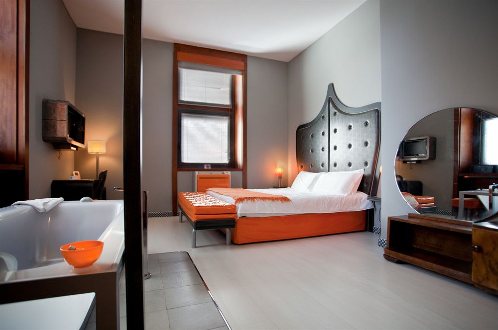 Orange Hotel 2