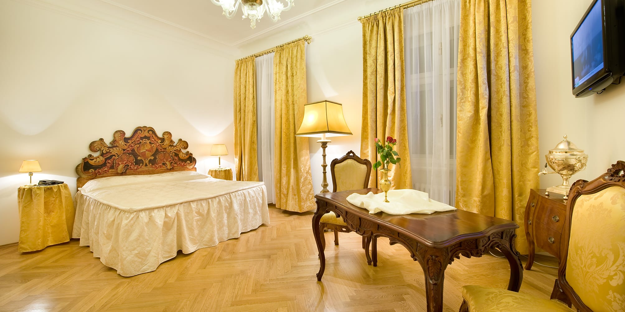 Charles Bridge Palace 1