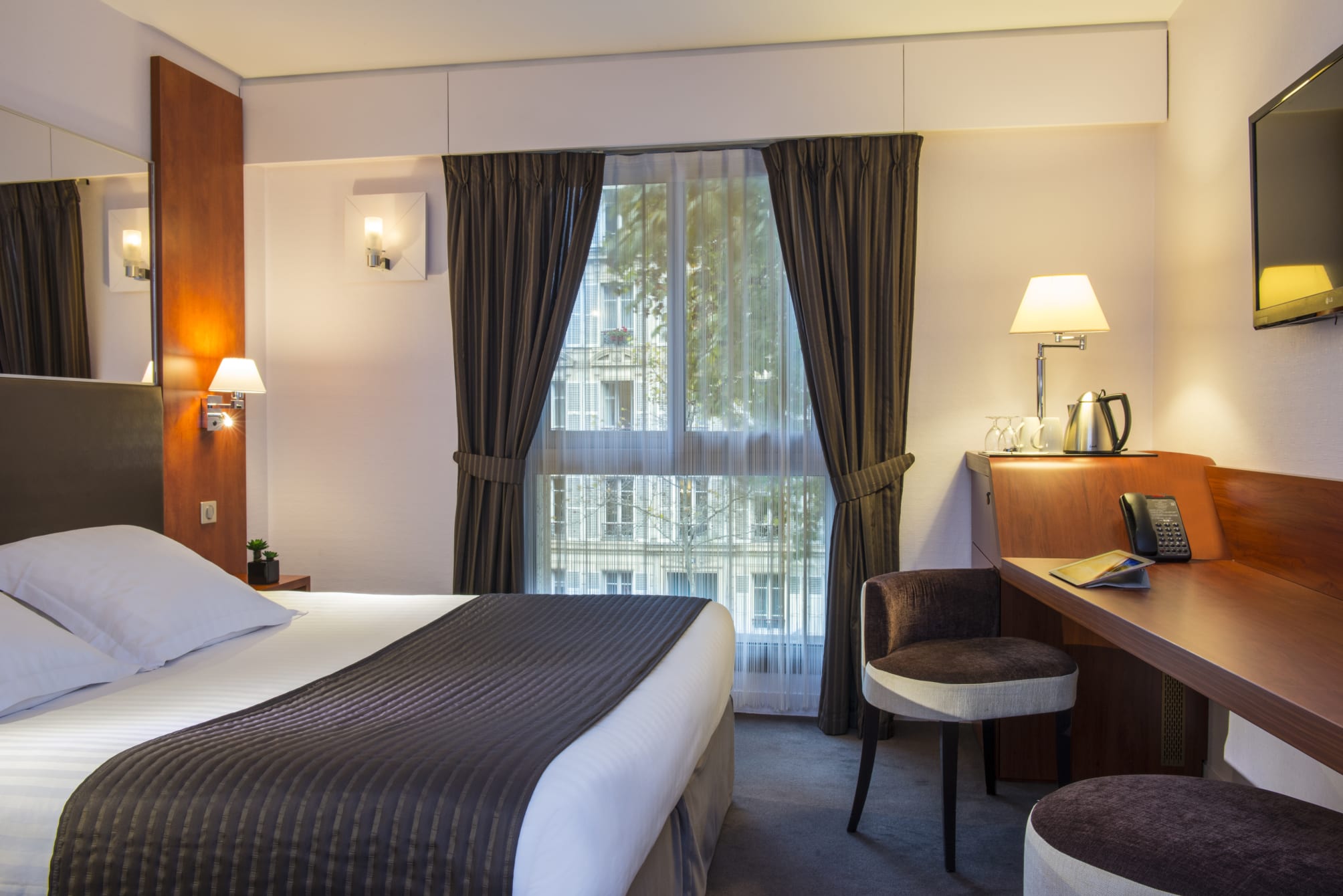 Ampere Hotel 2