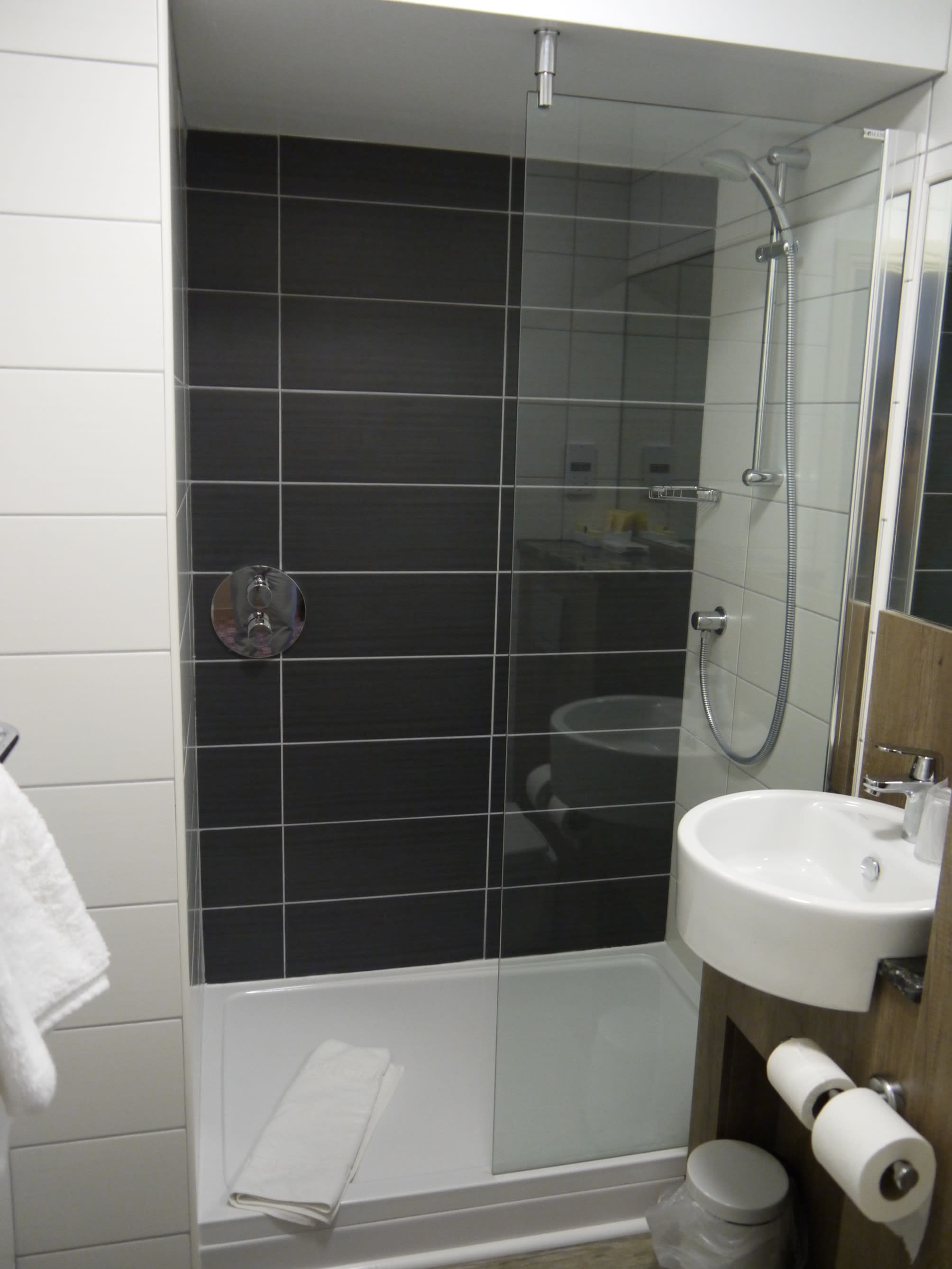 Cairn Hotel & Apartments 3