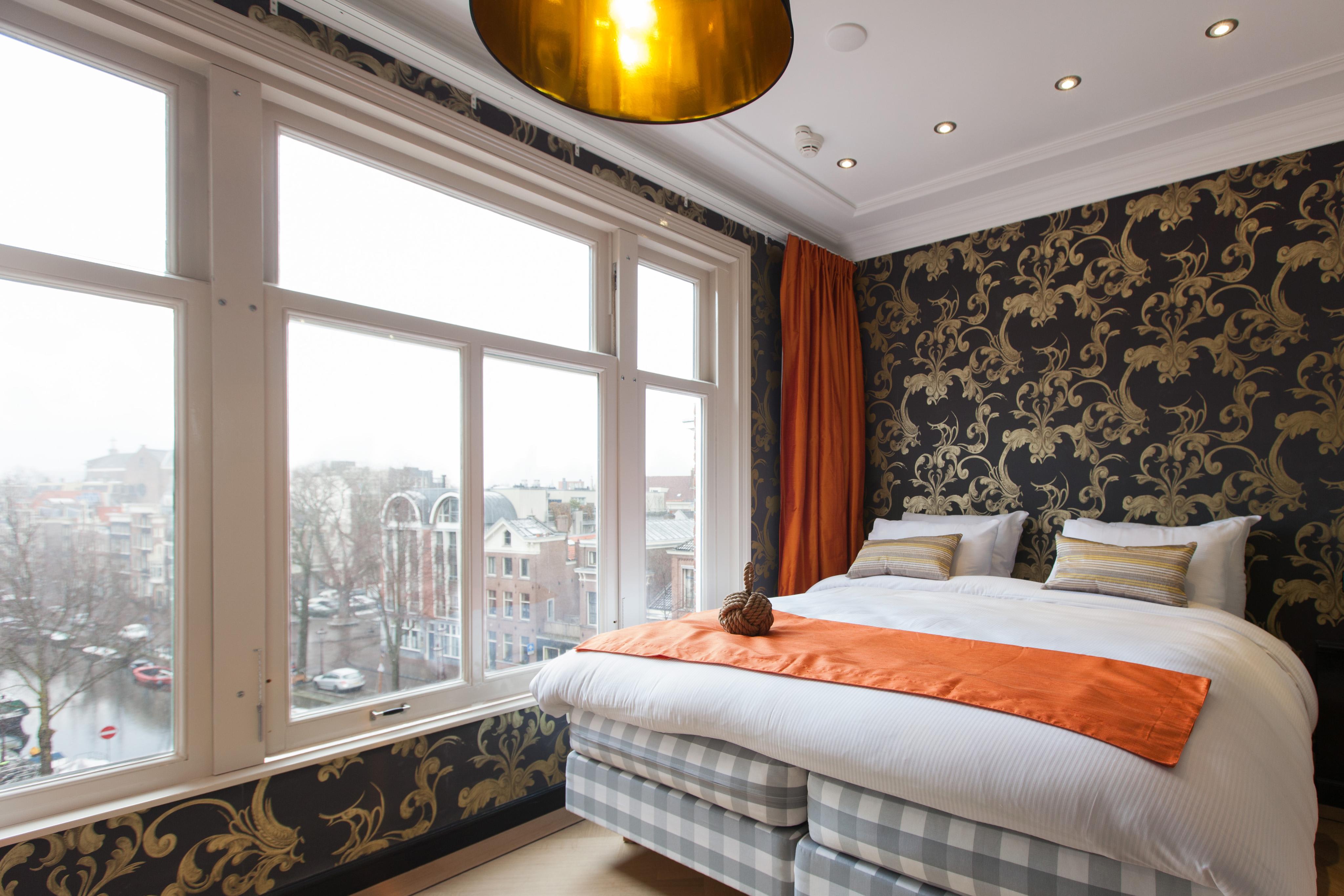 Amsterdam Canal Hotel 3