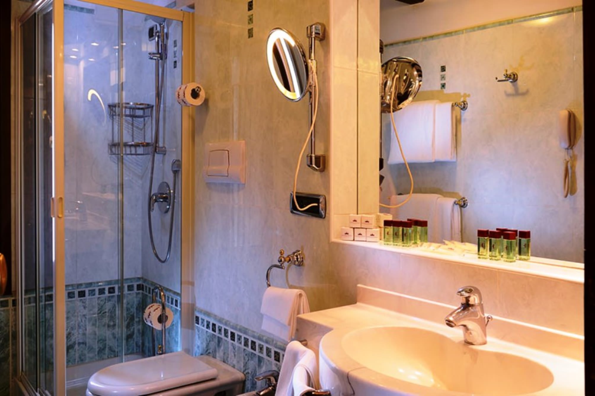 Ambassador Tre Rose 5