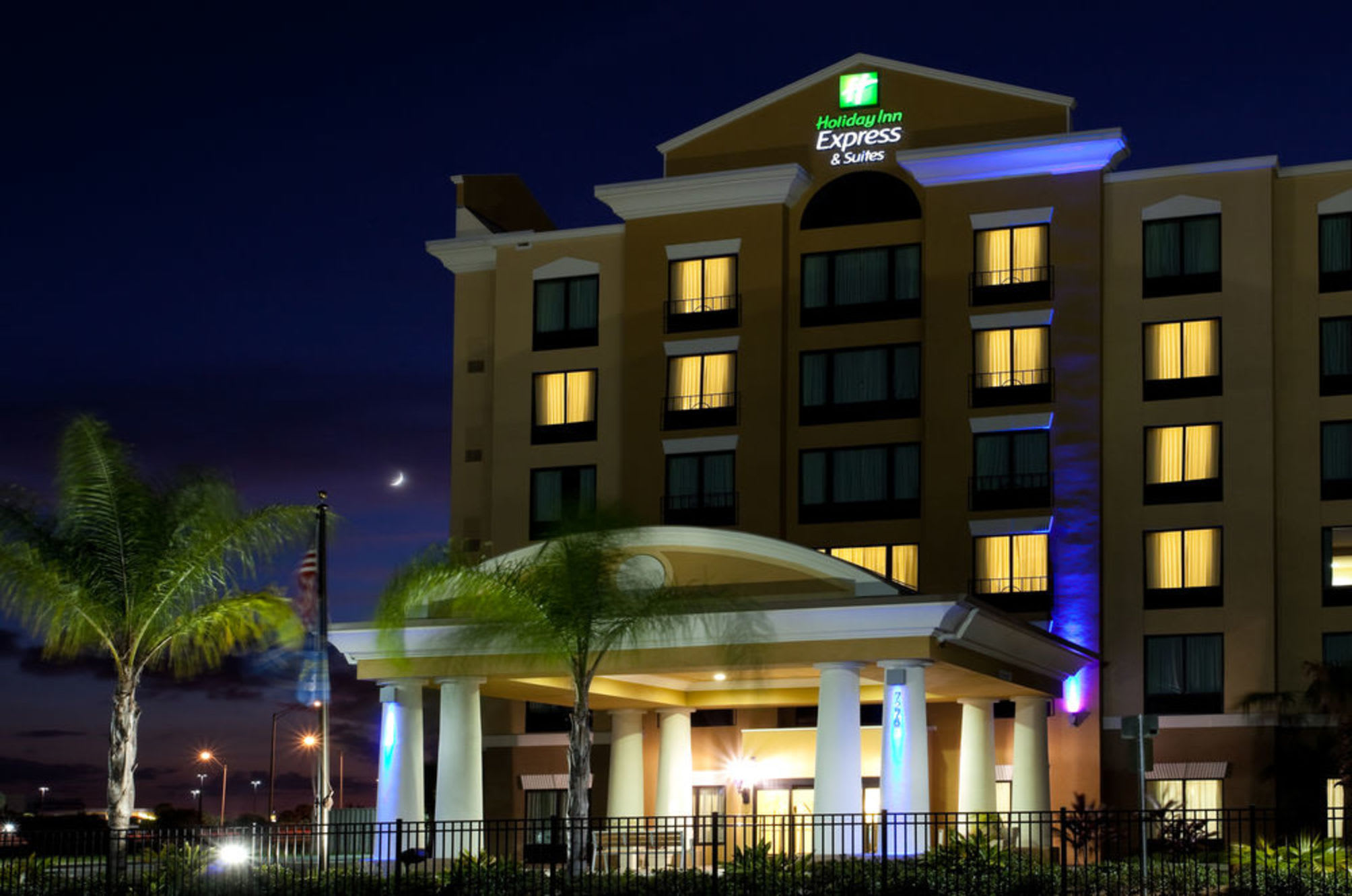 Holiday Inn Express & Suites ORLANDO - INTERNATIONAL DRIVE by IHG 1