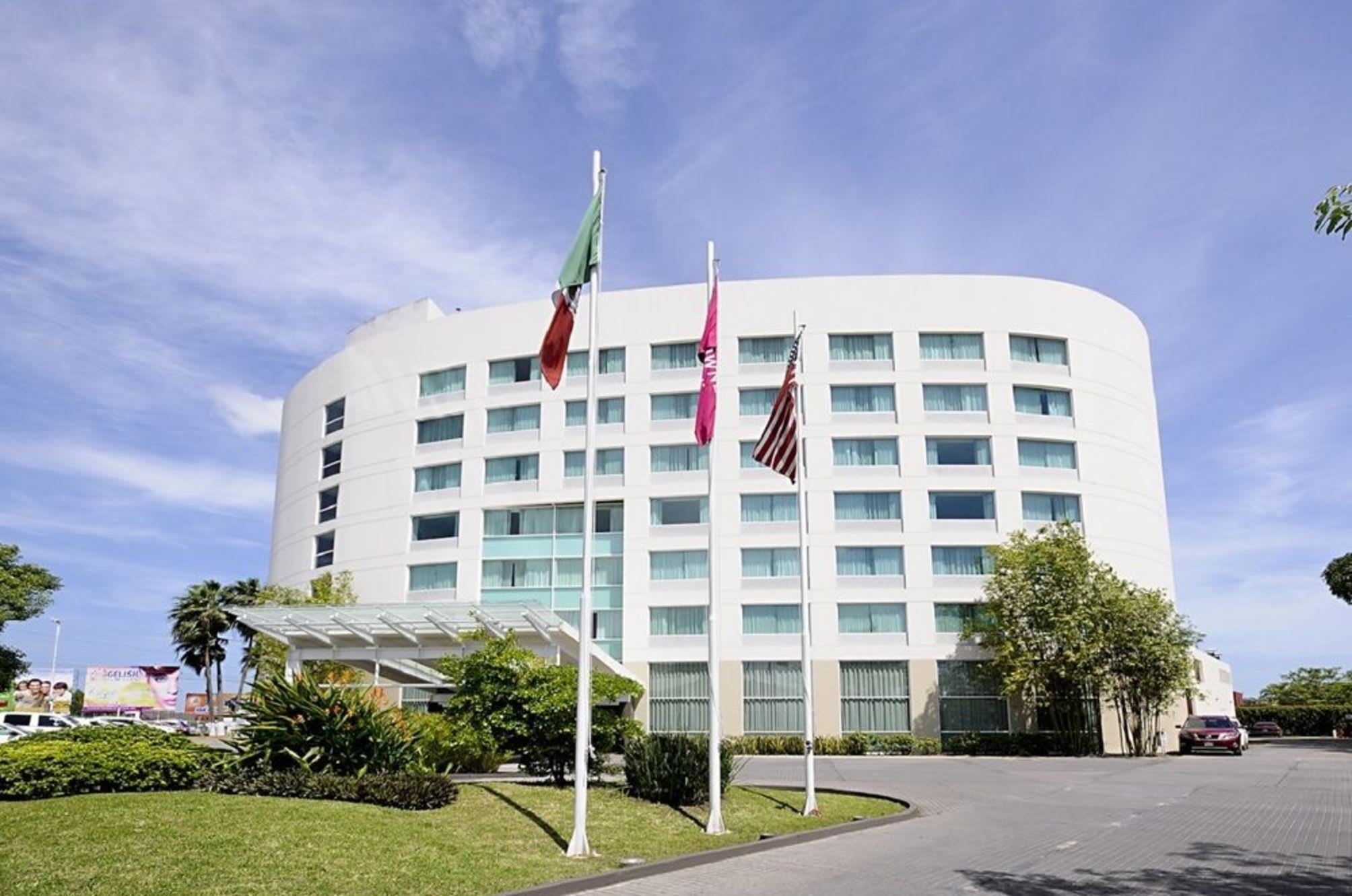 Crowne Plaza VILLAHERMOSA by IHG 2
