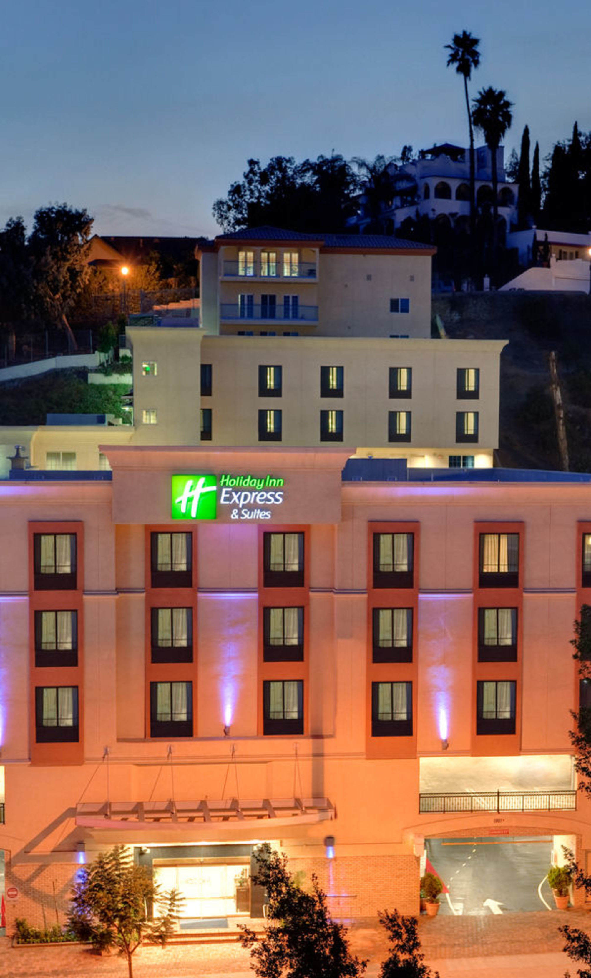 Holiday Inn Express & Suites HOLLYWOOD WALK OF FAME by IHG 1
