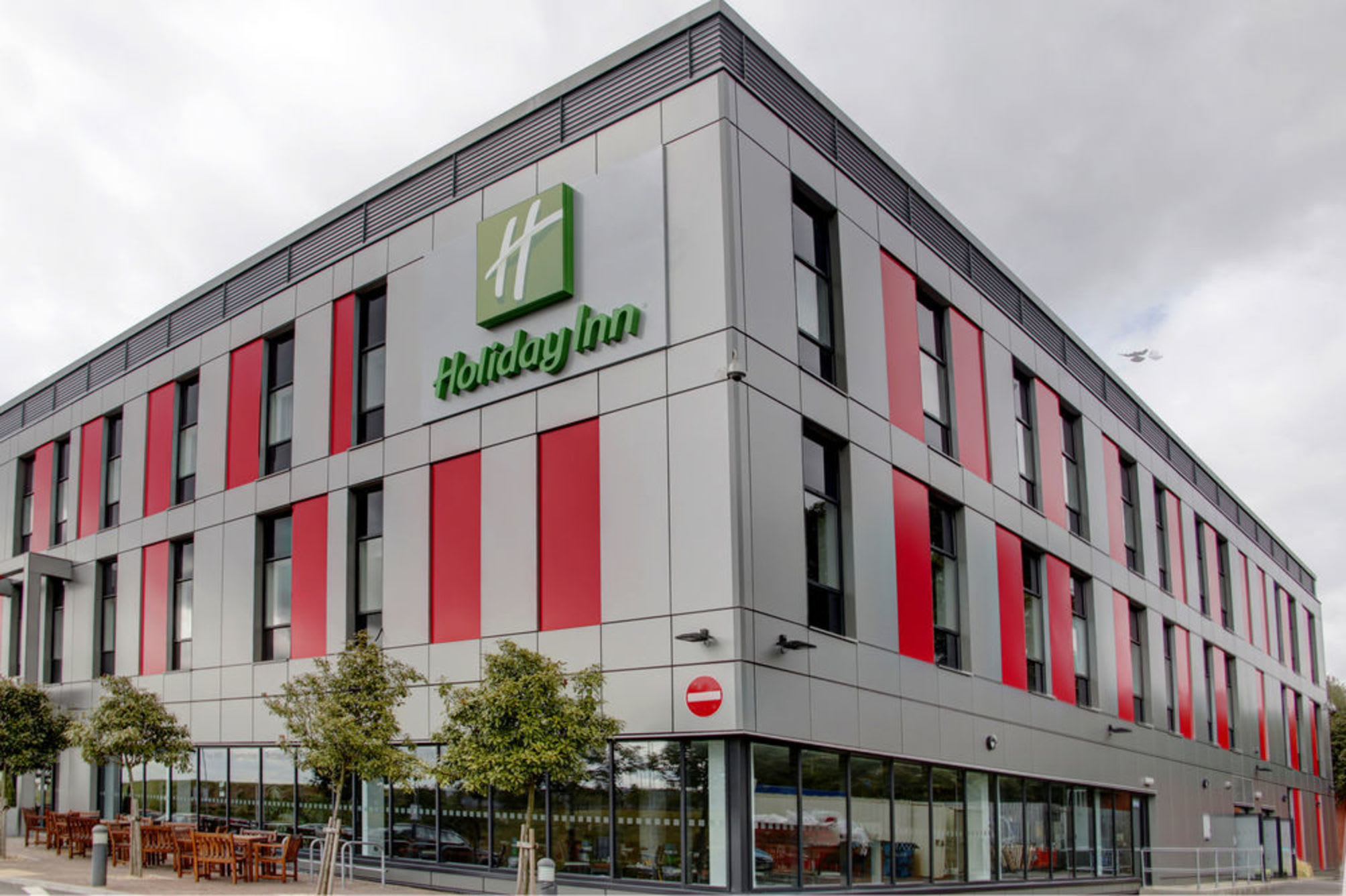 Holiday Inn LONDON - LUTON AIRPORT by IHG 2