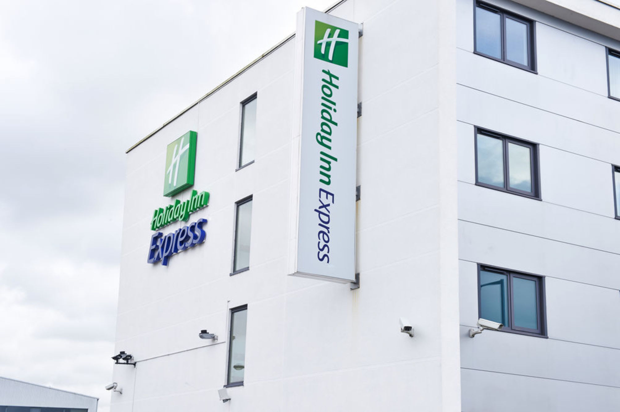 Holiday Inn Express MANCHESTER AIRPORT by IHG 2