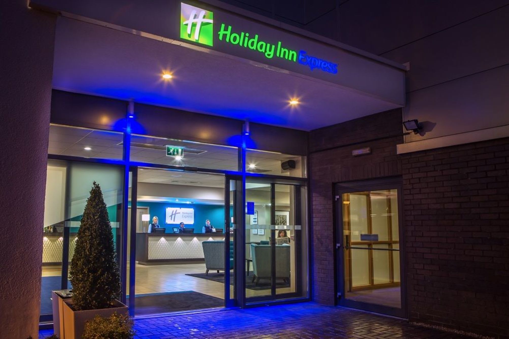 Holiday Inn Express MANCHESTER AIRPORT by IHG 1
