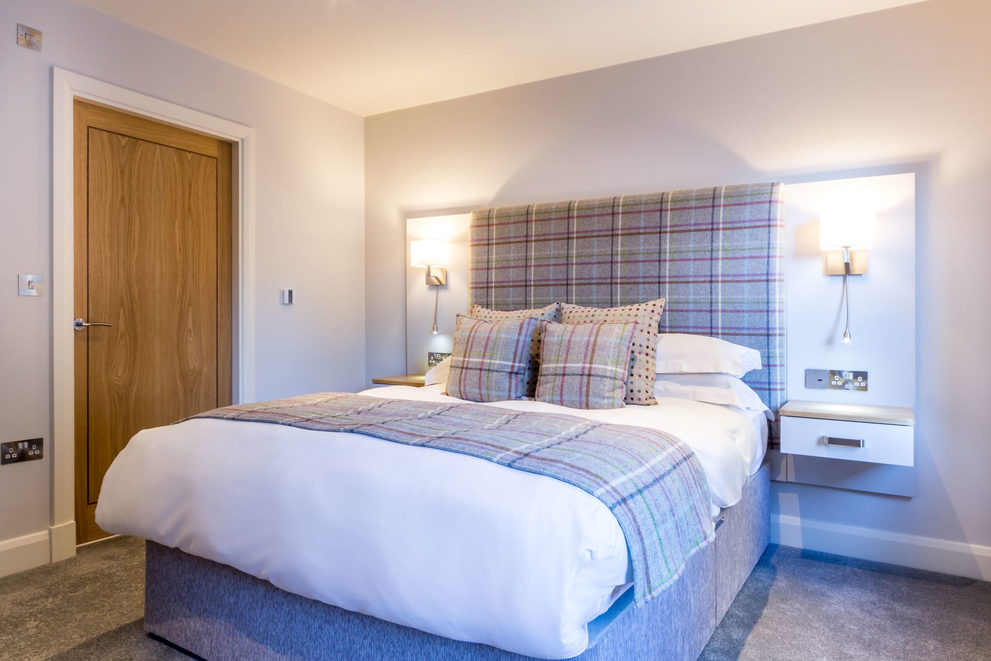 White Hart Hotel & Apartments 4