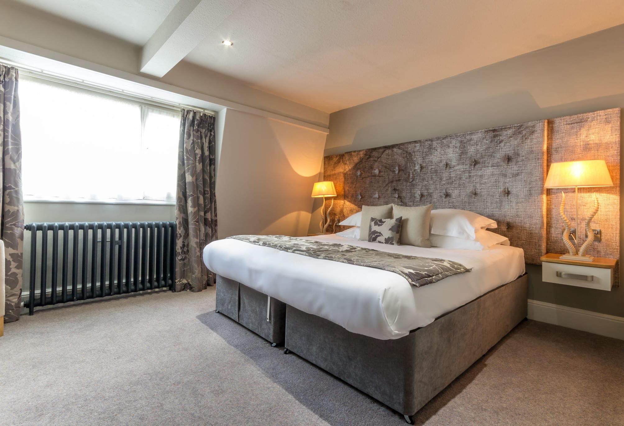 White Hart Hotel & Apartments 3