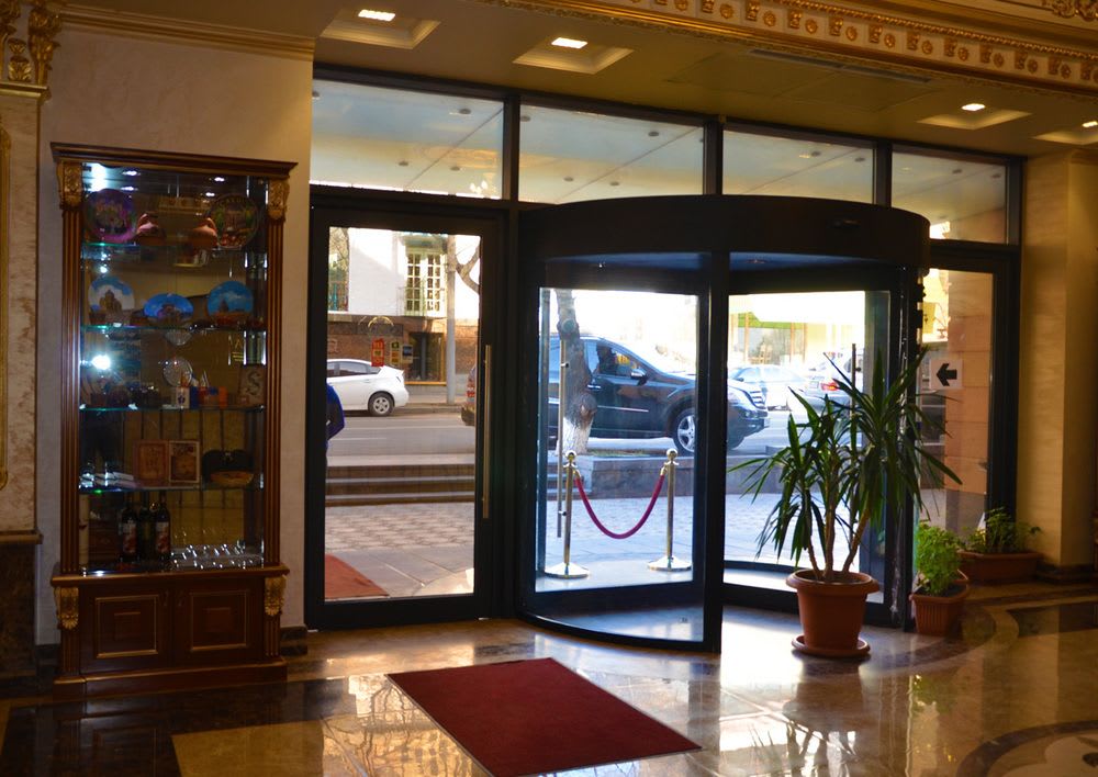 Paris - Yerevan - Royal Plaza Hotel