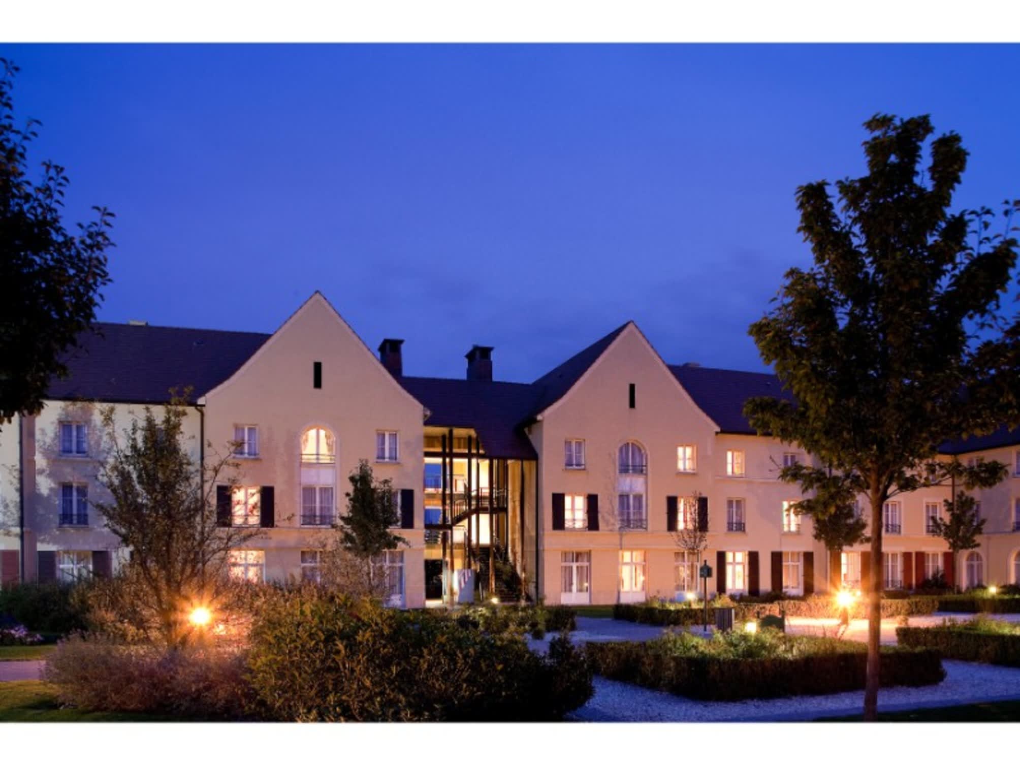 Campanile Val de France 4