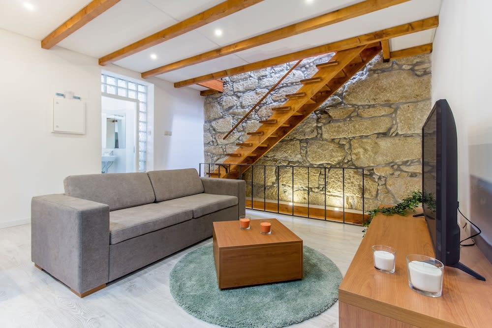 Paris - Porto - Gaia Woodstone Hideout