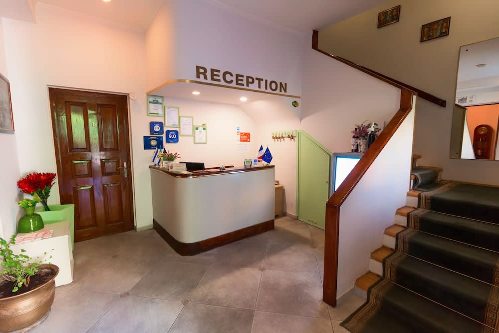 Paris - Tbilisi - Hotel DEMI