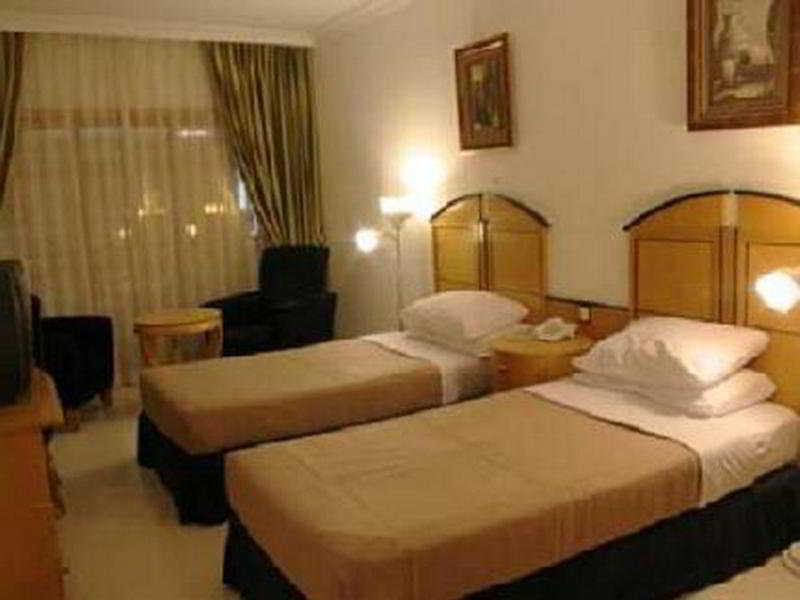 Dolphin hotel Apartments Dubai 3