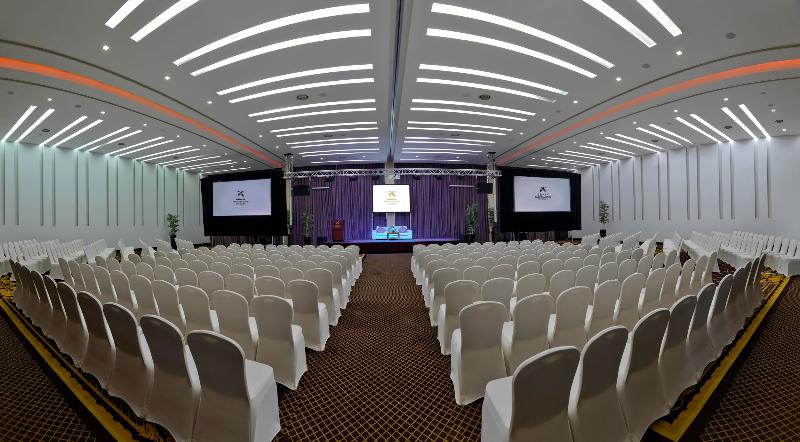 Two Seasons Hotel & Apartments 5