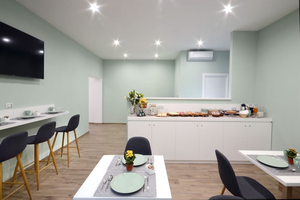 Paris - Naples - Napoliseason Rooms and Breakfast