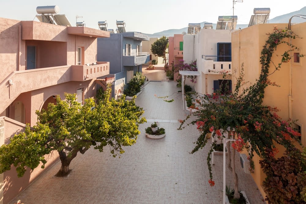 Lyon - Héraklion - Evina Rooms & Suites