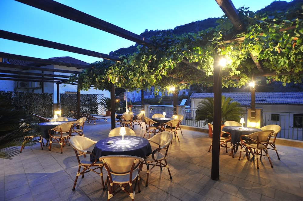 Paris - Amalfi - Villa Adriana B&B