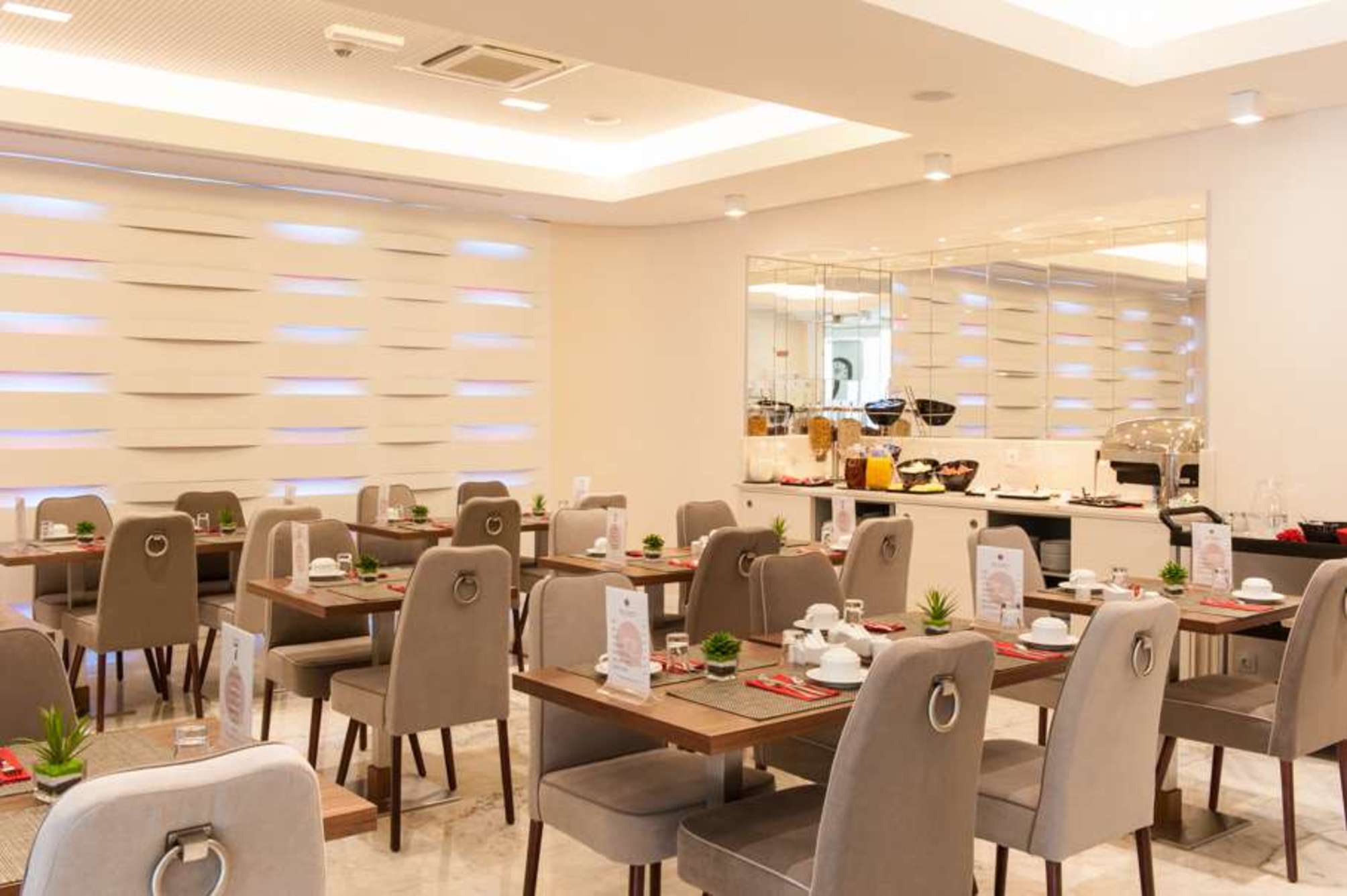 The 7 Hotel, Suites, Studios & Apartments 4