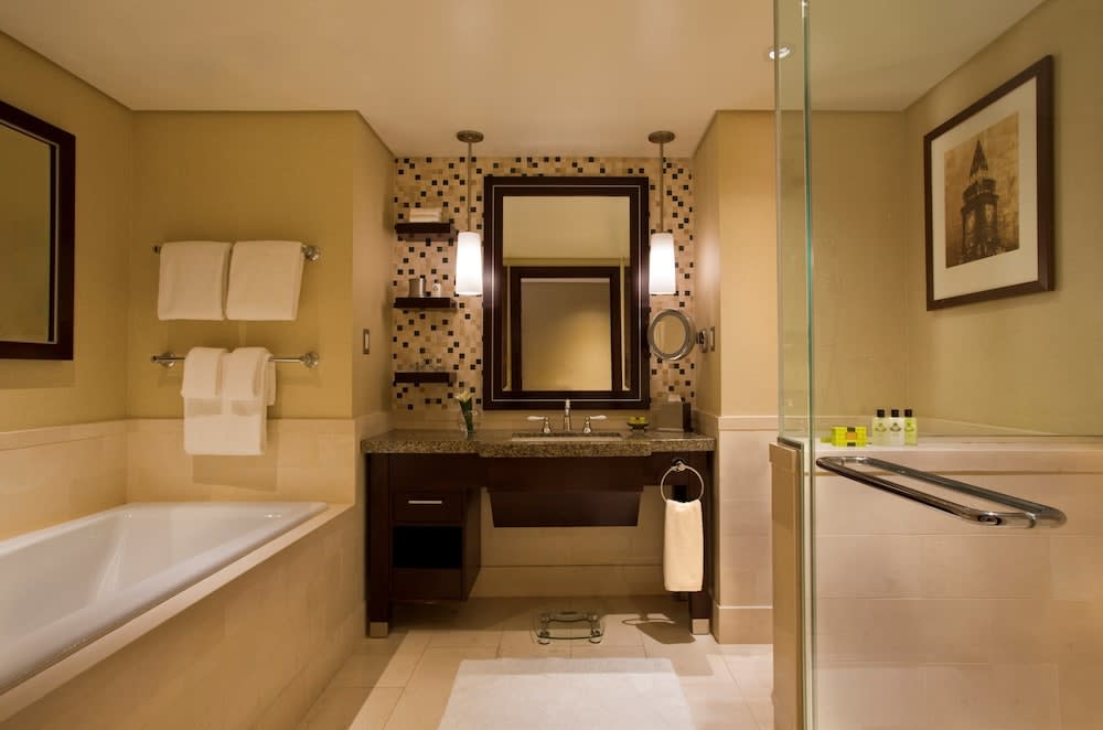 InterContinental Hotels BOSTON by IHG 5