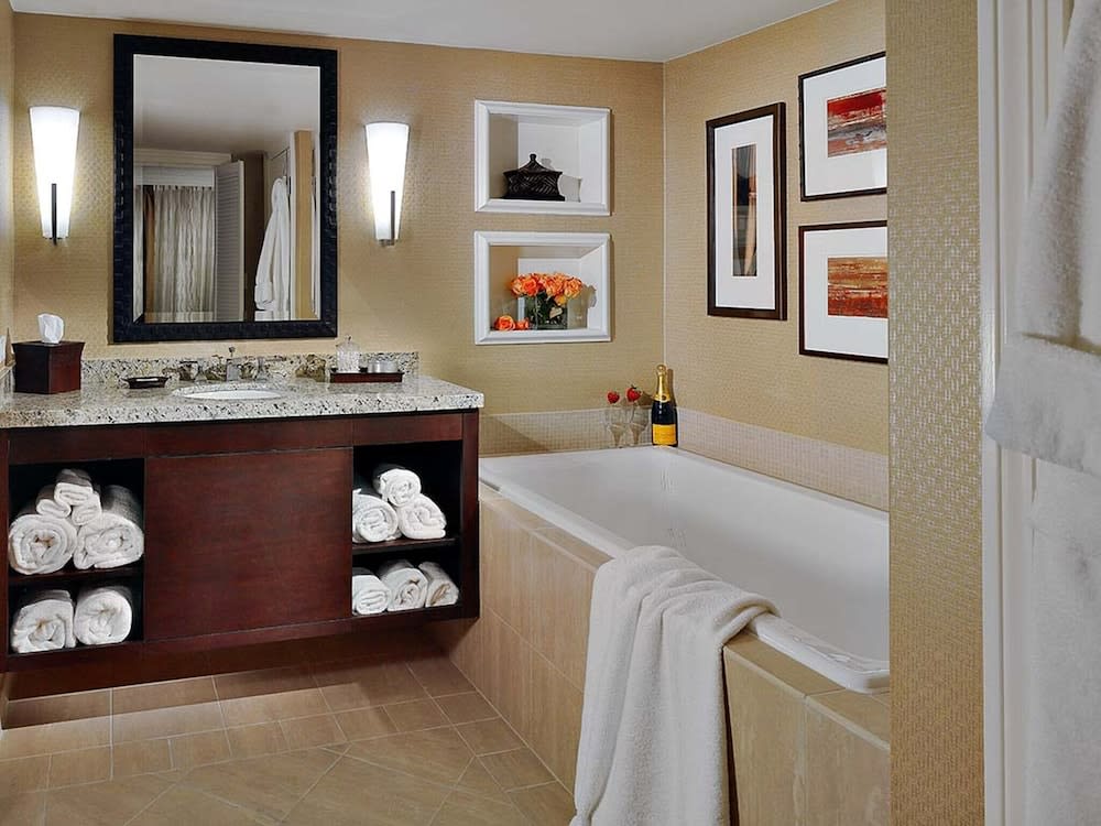 Crowne Plaza JACKSONVILLE AIRPORT/I-95N by IHG 2