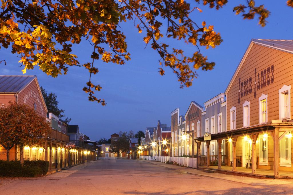 Disney Hotel Cheyenne + Tickets 3