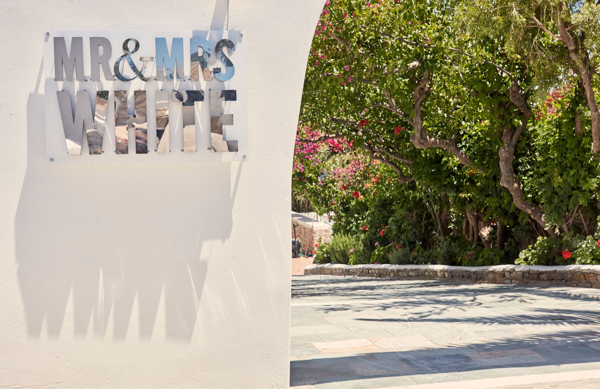 Mr and Mrs White Paros 5