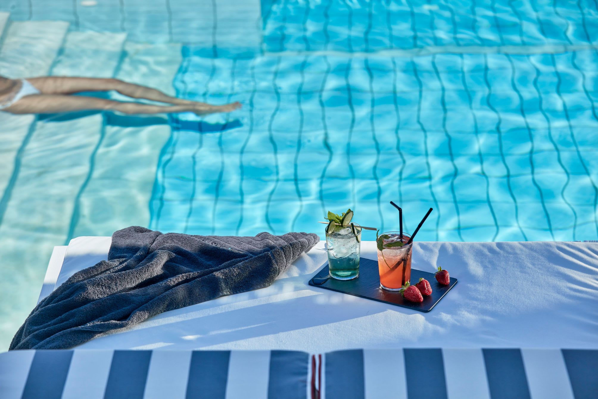 Mr and Mrs White Paros 4