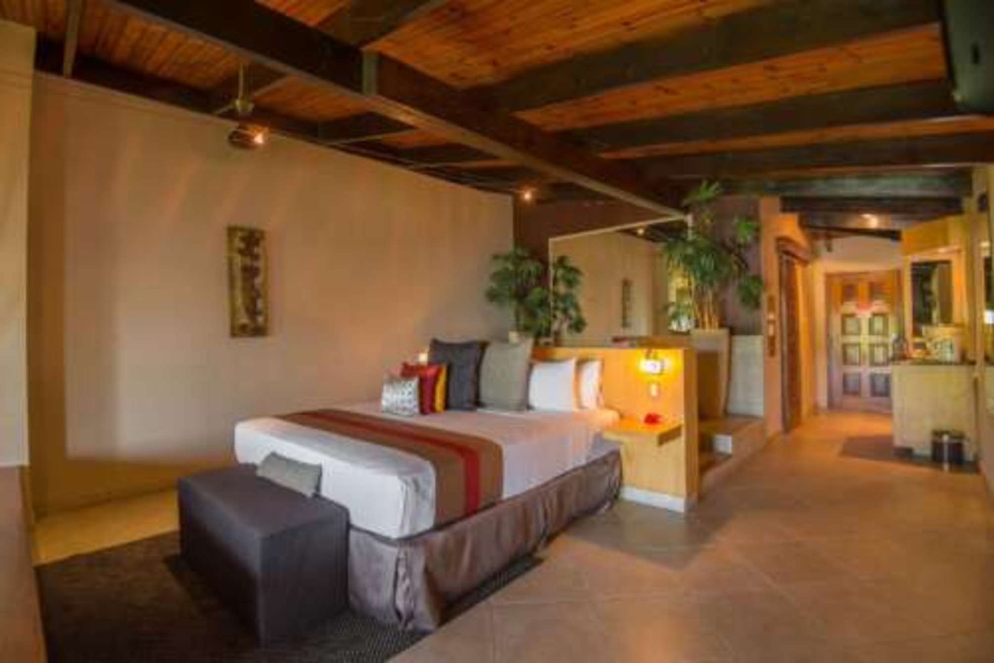 Coco de Mer Hotel and Black Parrot Suites 4