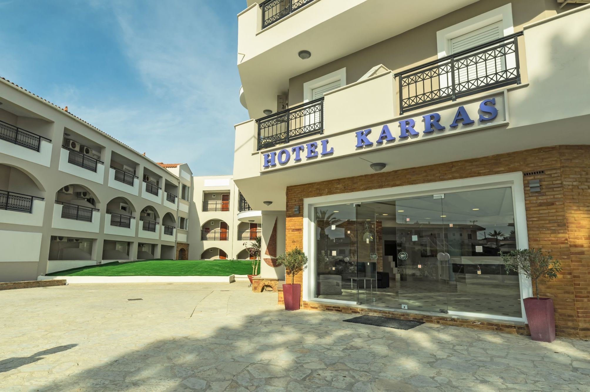 Karras Hotel 3