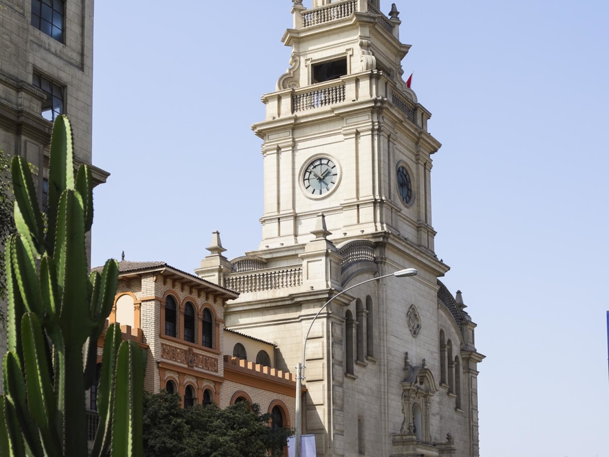 Pullman Lima San Isidro 1